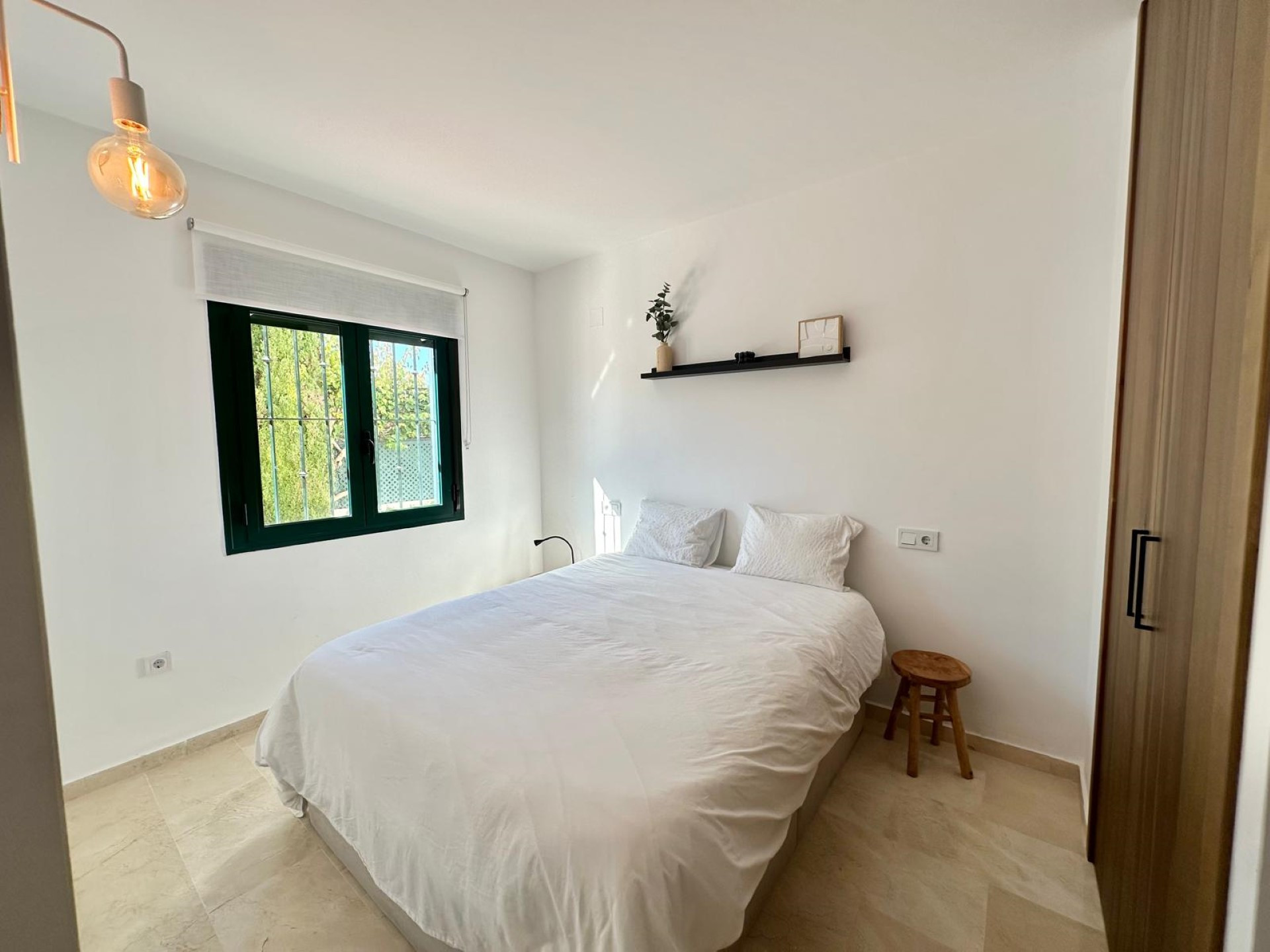 Elegante apartamento en planta baja junto a la playa en Las Arenas, San Pedro de Alcántara