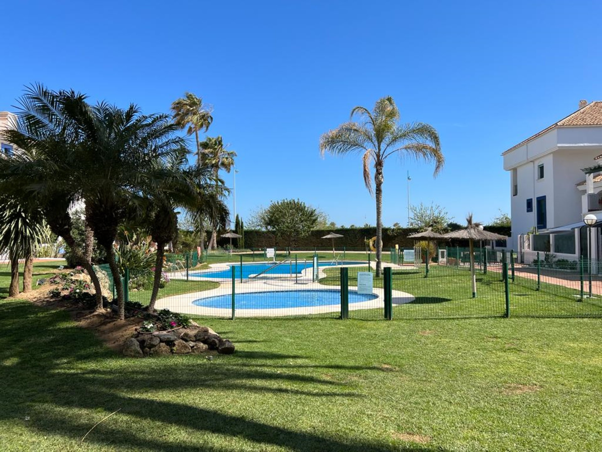 Apartamento de 3 dormitorios en planta baja en San Pedro de Alcántara, Marbella