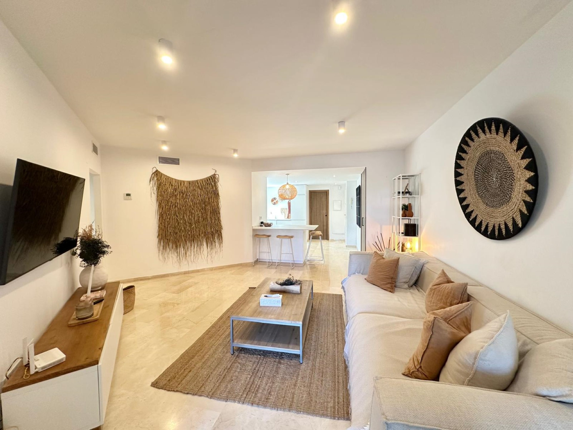 Elegante apartamento en planta baja junto a la playa en Las Arenas, San Pedro de Alcántara