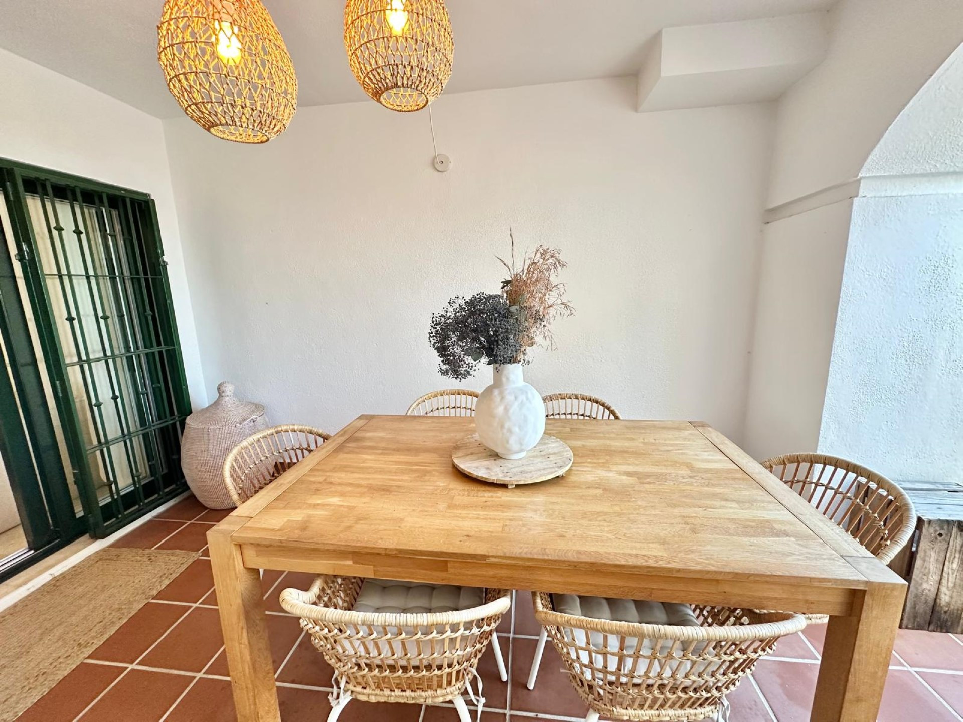 Elegante apartamento en planta baja junto a la playa en Las Arenas, San Pedro de Alcántara