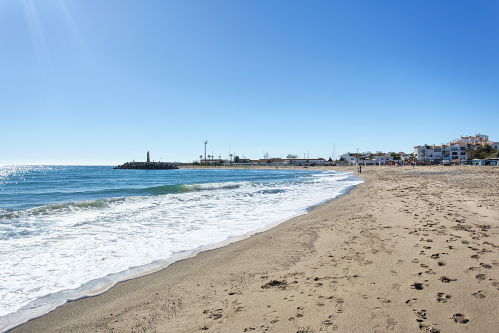 A stunning 2 bedroom beachfront apartment in Los Granados, Puerto Banus