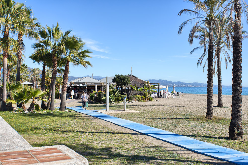 A stunning 2 bedroom beachfront apartment in Los Granados, Puerto Banus