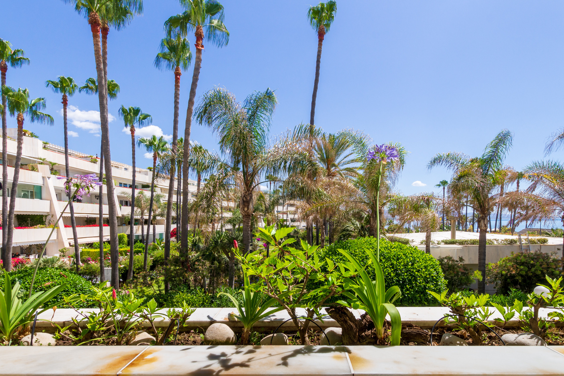 A stunning 2 bedroom beachfront apartment in Los Granados, Puerto Banus