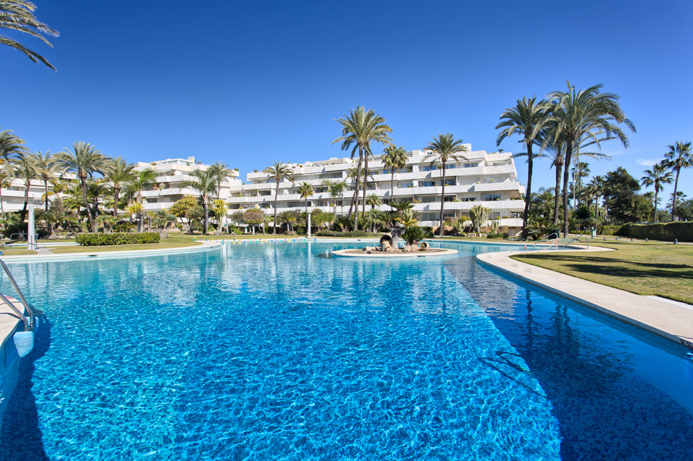 A stunning 2 bedroom beachfront apartment in Los Granados, Puerto Banus