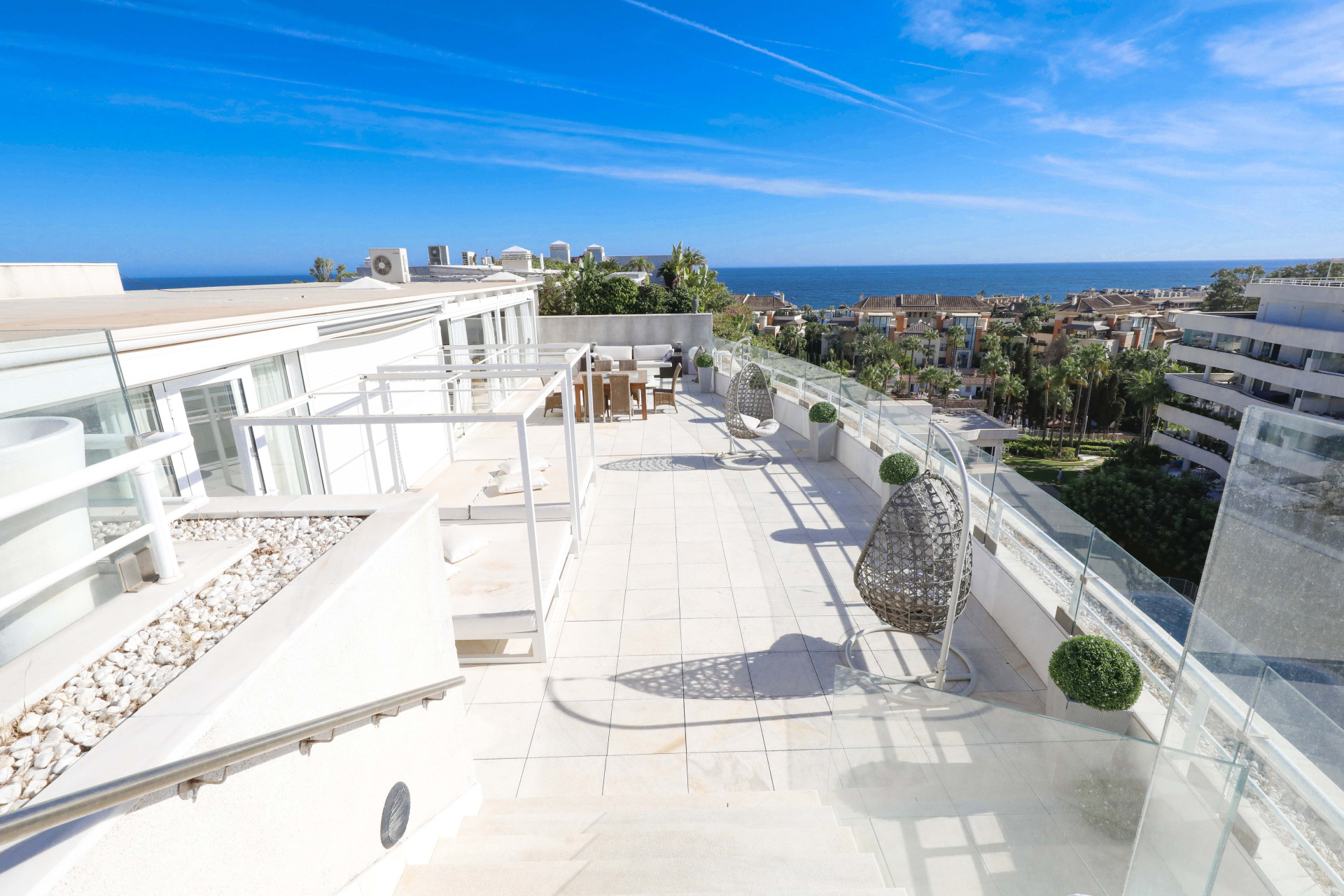 A stunning 6 bedroom duplex penthouse in El Embrujo Banus