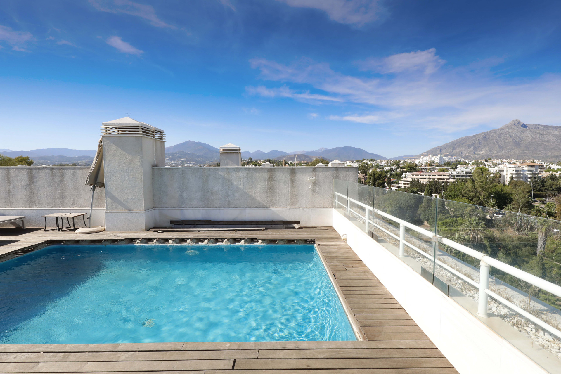 A stunning 6 bedroom duplex penthouse in El Embrujo Banus