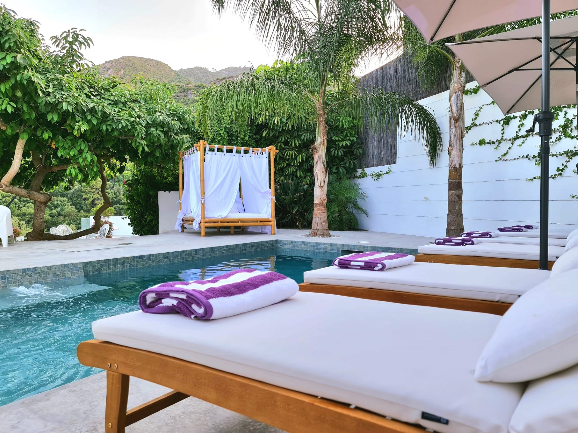 Villa de ensueño rodeada de naturaleza.