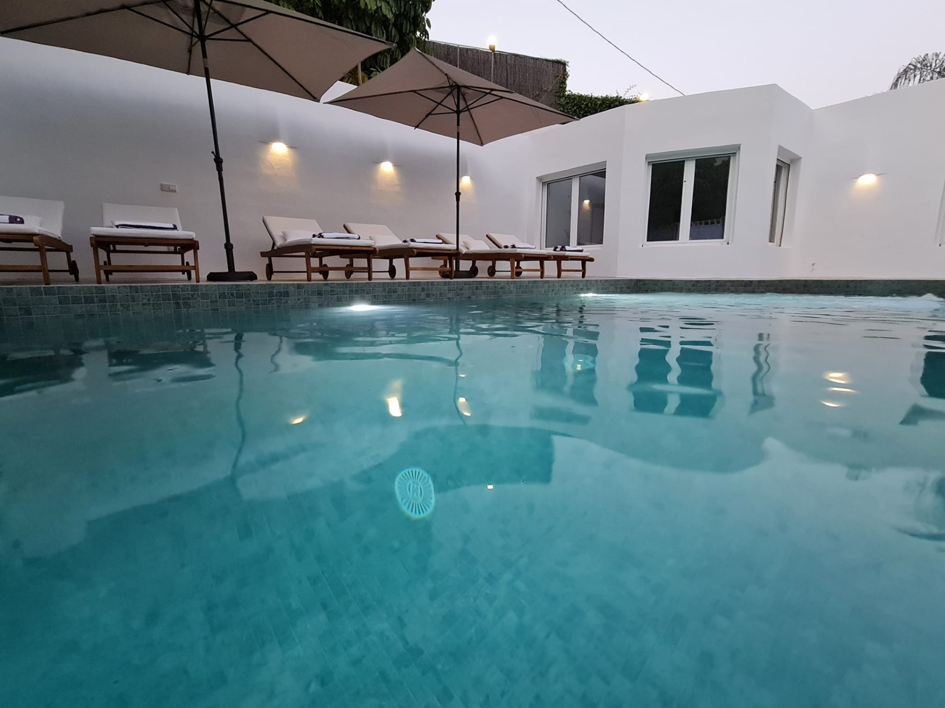 Villa de ensueño rodeada de naturaleza.