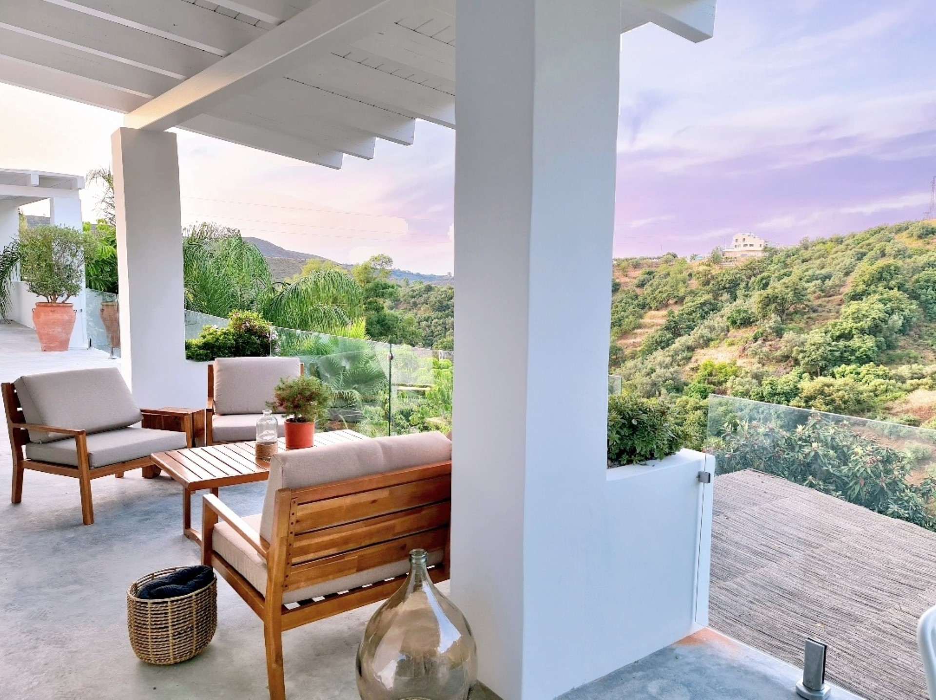 Villa de ensueño rodeada de naturaleza.