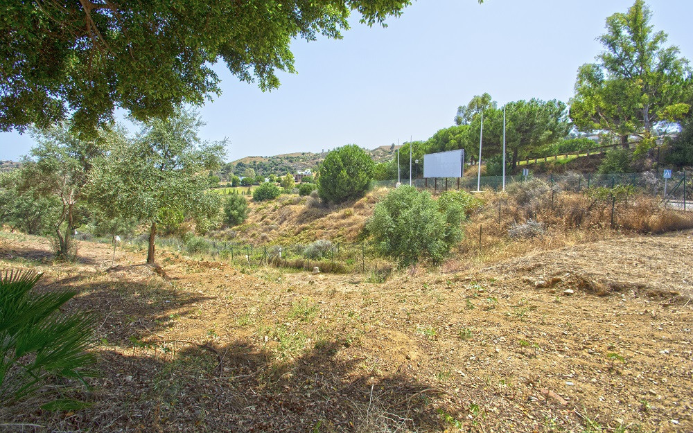 Plots for independent villas with golf and mountain views in La Cala Golf, Mijas Costa