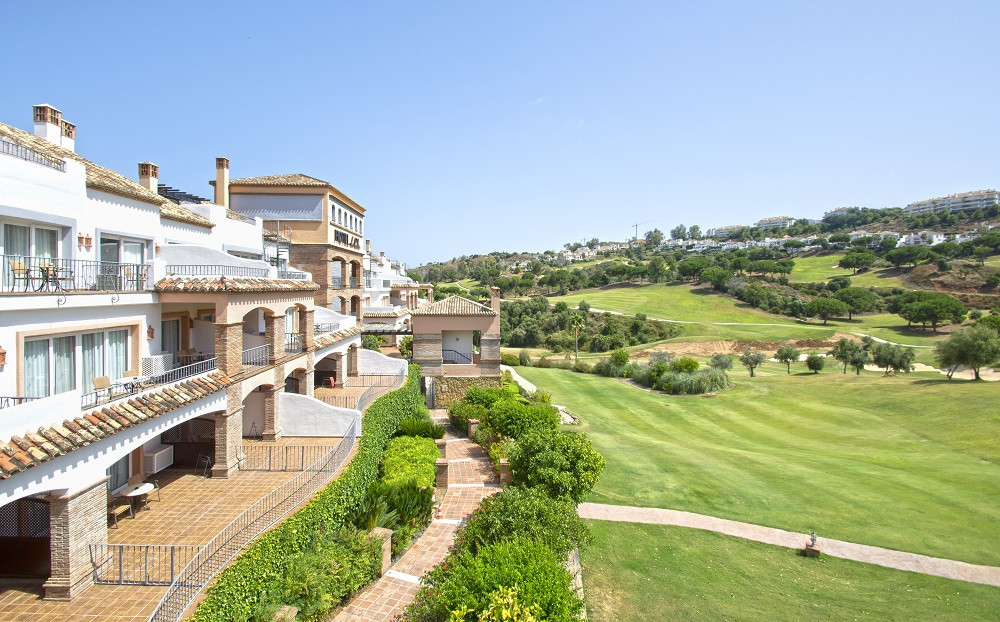 Plots for independent villas with golf and mountain views in La Cala Golf, Mijas Costa