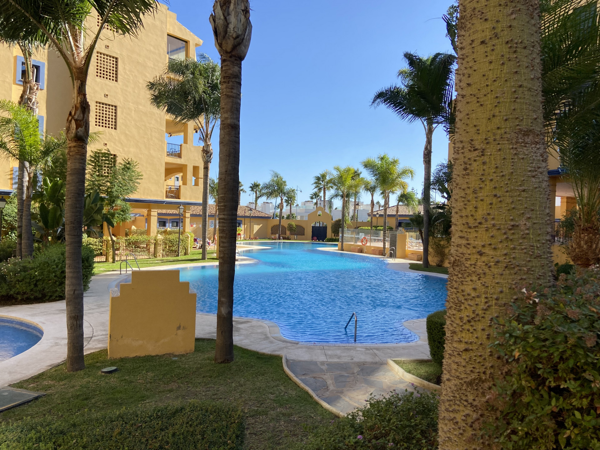 Spacious 3-bedroom apartment beachside in San Pedro de Alcántara