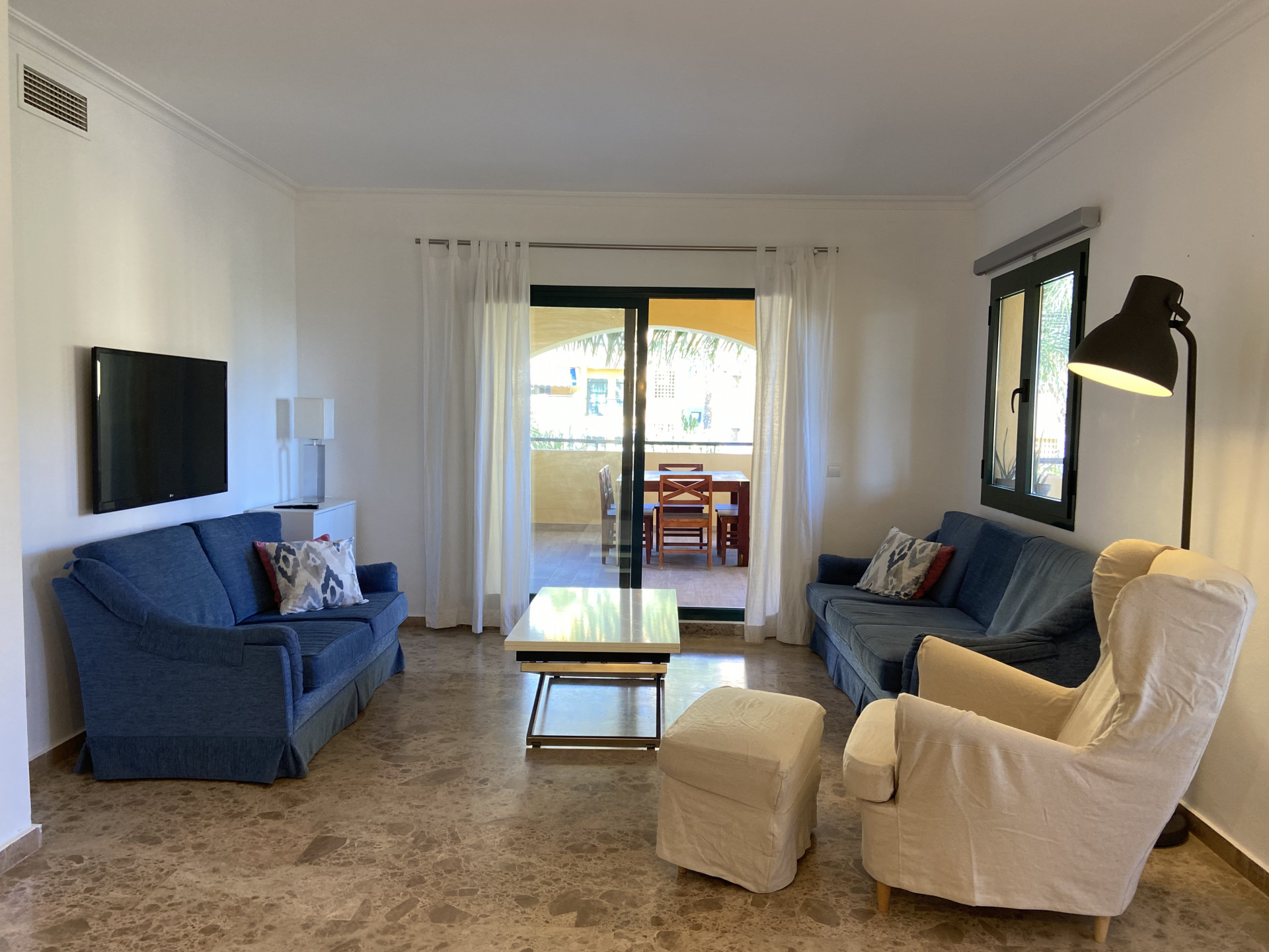 Spacious 3-bedroom apartment beachside in San Pedro de Alcántara