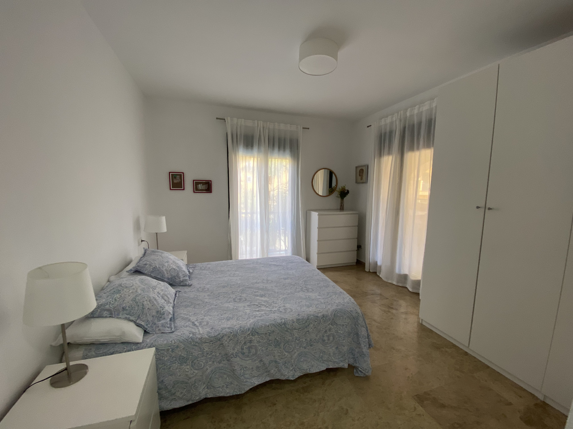 Spacious 3-bedroom apartment beachside in San Pedro de Alcántara