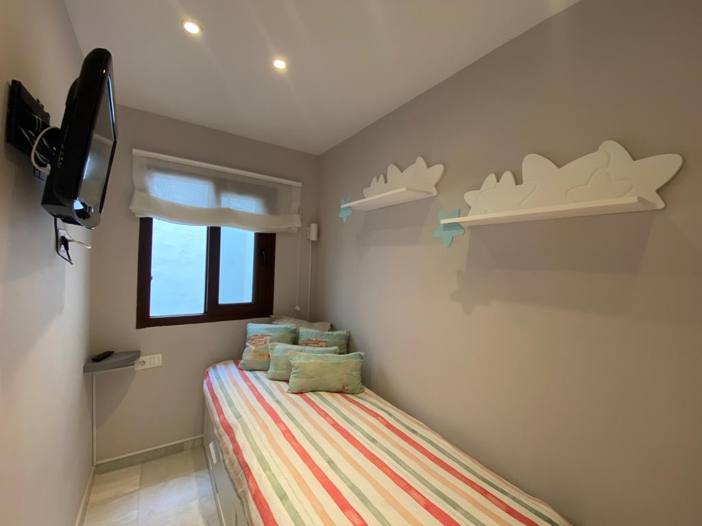 Moderno apartamento de 2 dormitorios en Jardines del Puerto, Puerto Banus