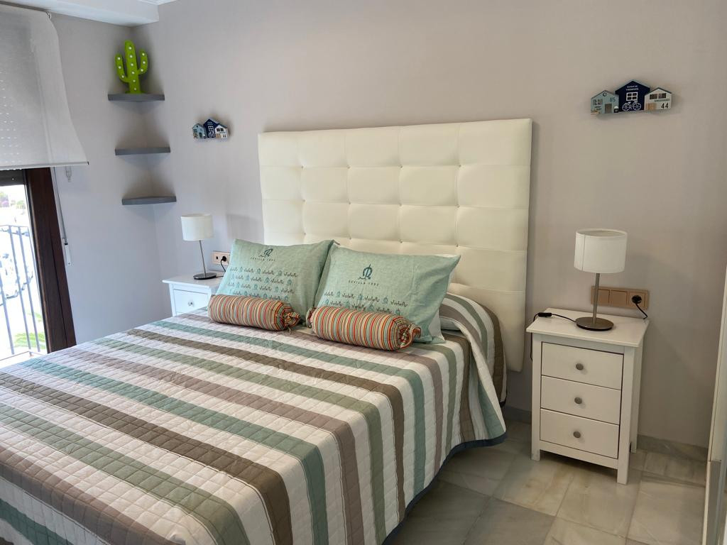 Moderno apartamento de 2 dormitorios en Jardines del Puerto, Puerto Banus