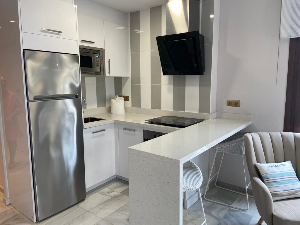 Moderno apartamento de 2 dormitorios en Jardines del Puerto, Puerto Banus