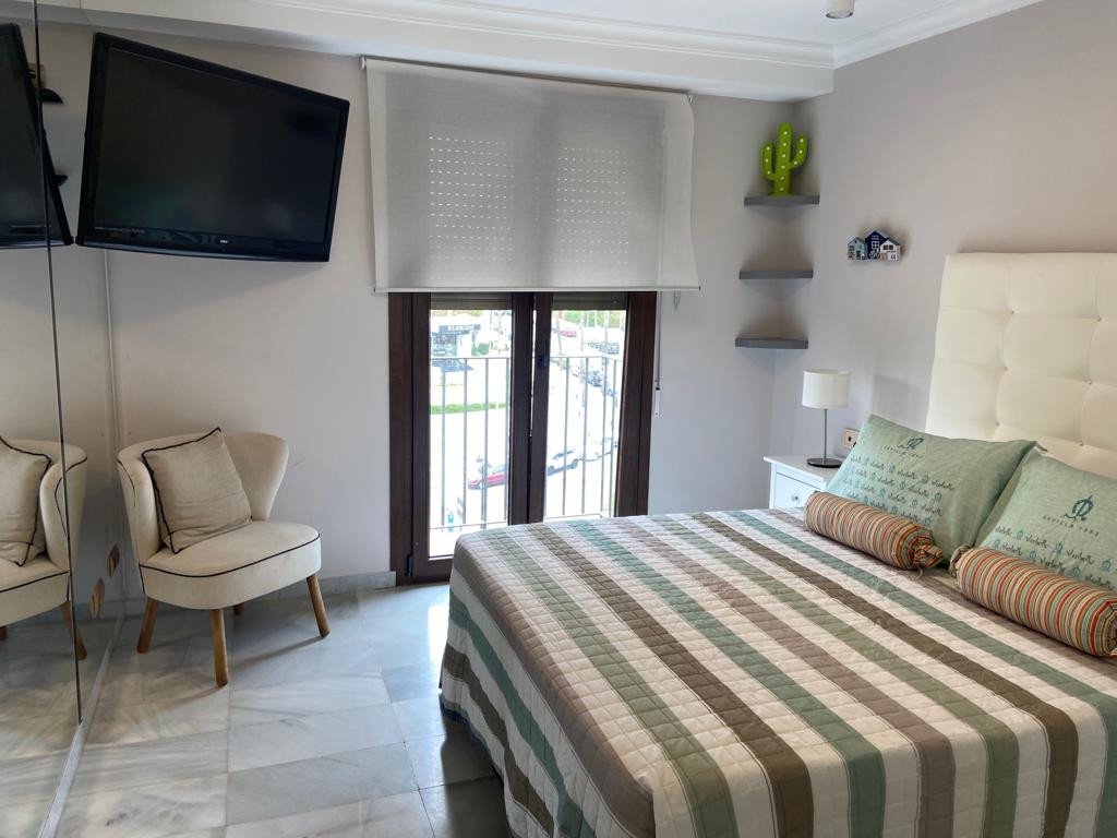 Moderno apartamento de 2 dormitorios en Jardines del Puerto, Puerto Banus