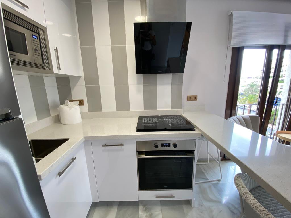 Moderno apartamento de 2 dormitorios en Jardines del Puerto, Puerto Banus