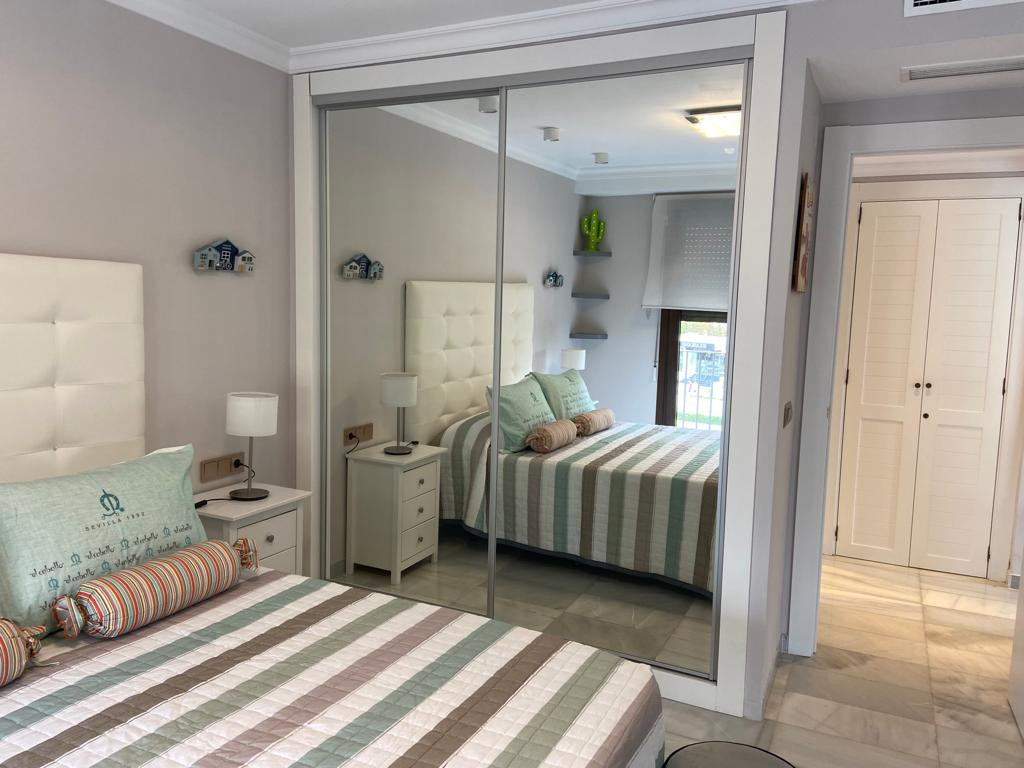 Moderno apartamento de 2 dormitorios en Jardines del Puerto, Puerto Banus