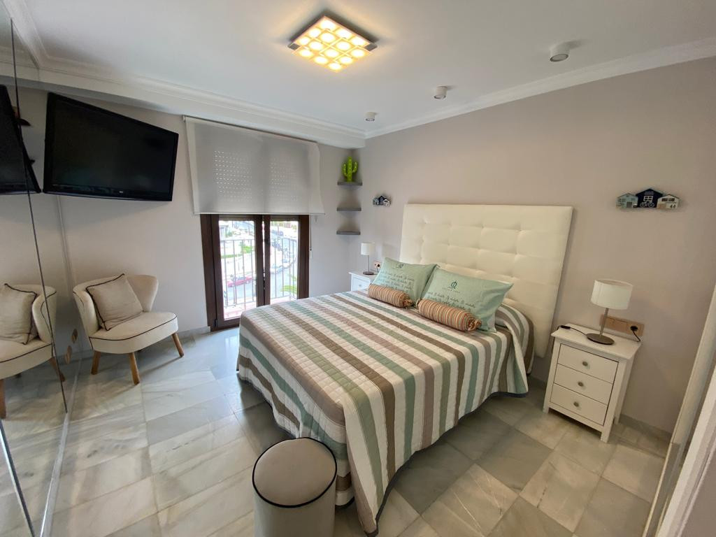 Moderno apartamento de 2 dormitorios en Jardines del Puerto, Puerto Banus