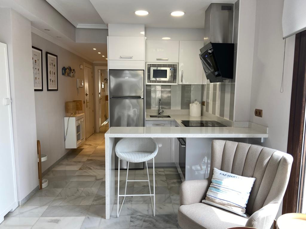 Moderno apartamento de 2 dormitorios en Jardines del Puerto, Puerto Banus