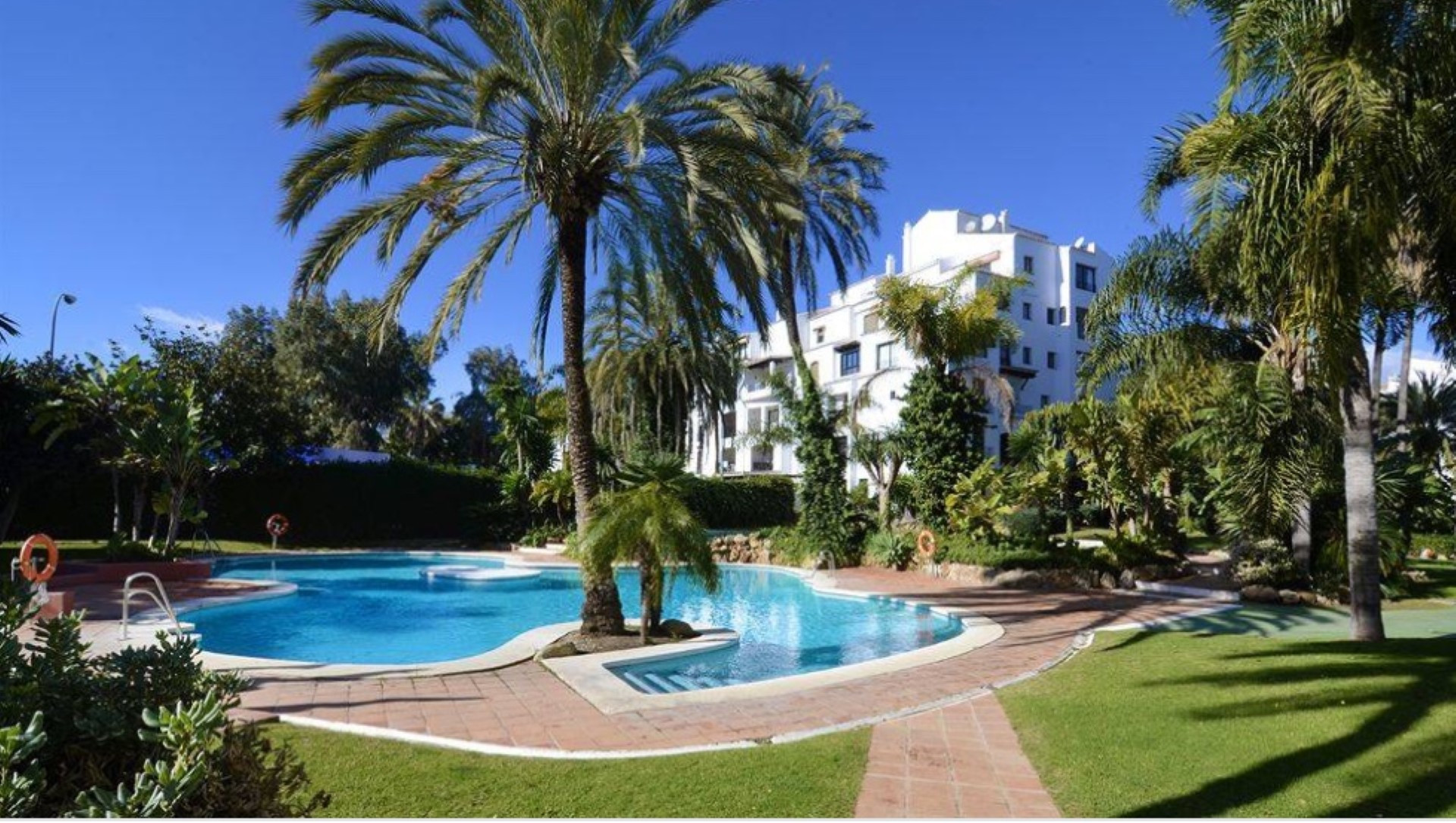 Modern 2 bedroom apartment in Jardines del Puerto, Puerto Banus