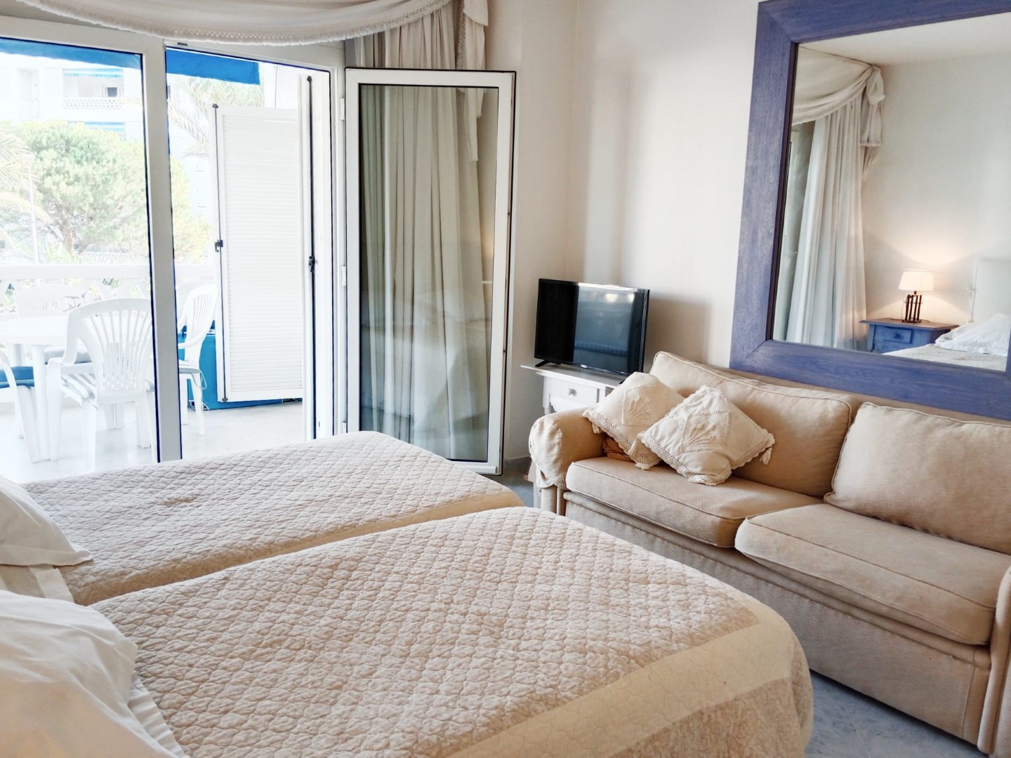 Beautiful 2 bedroom apartment for rent in Playas del Duque.