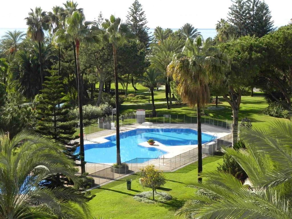 Beautiful 2 bedroom apartment for rent in Playas del Duque.