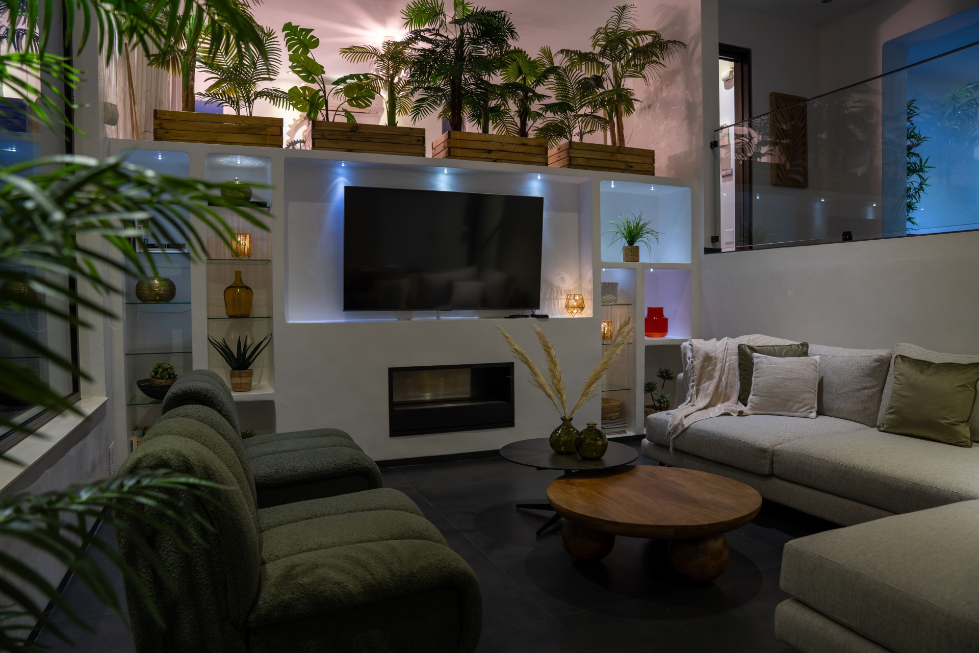 Spectacular contemporary 5 bedroom villa in Las Brisas