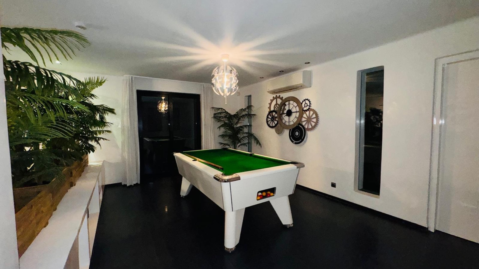 Espectacular villa contemporánea en venta y alquiler en Las Brisas