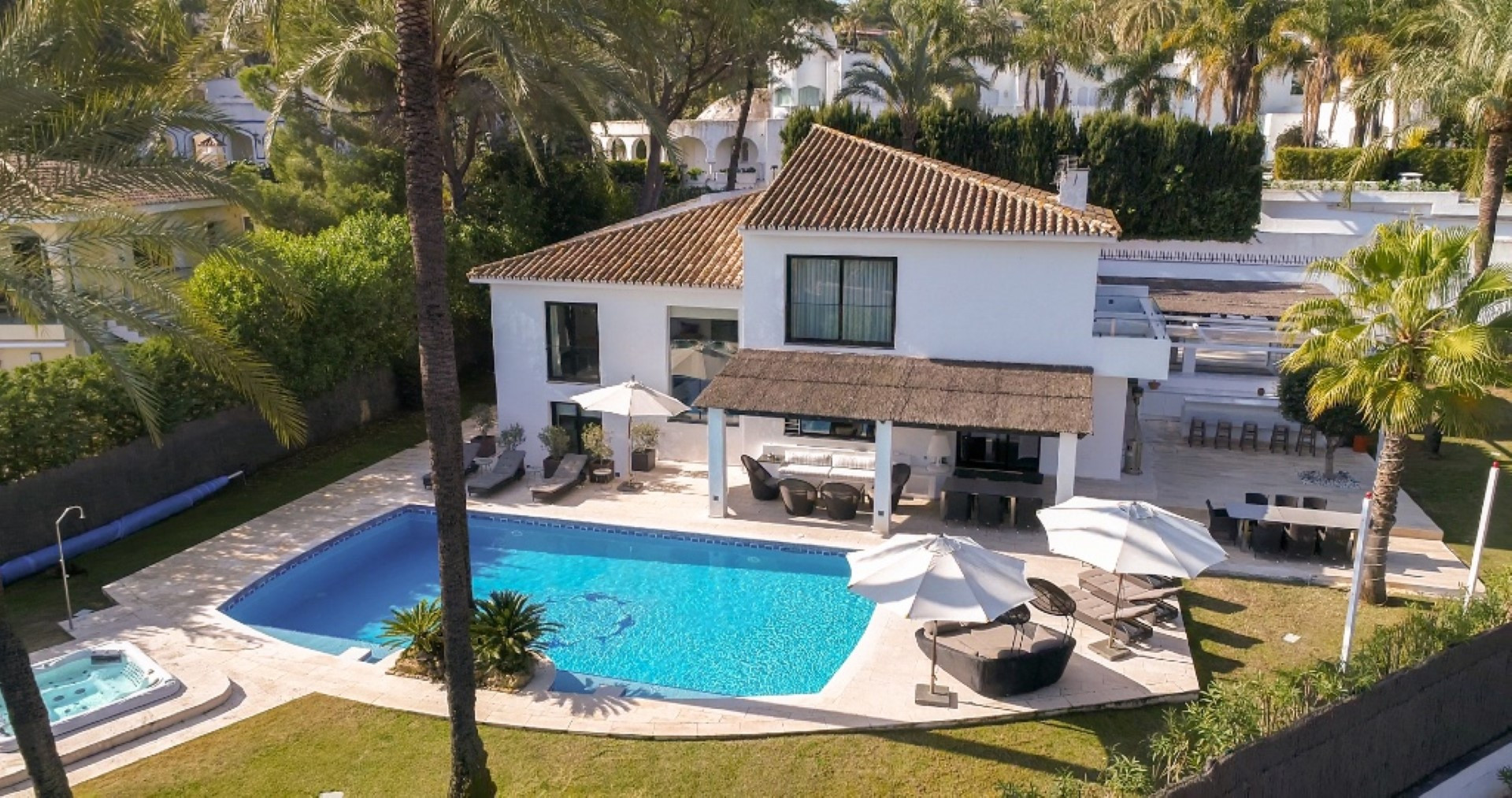 Spectacular contemporary 5 bedroom villa in Las Brisas