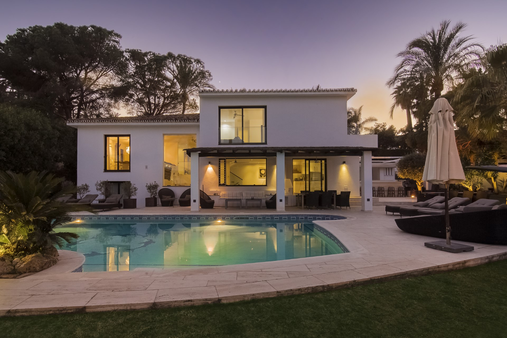 Spectacular contemporary 5 bedroom villa in Las Brisas