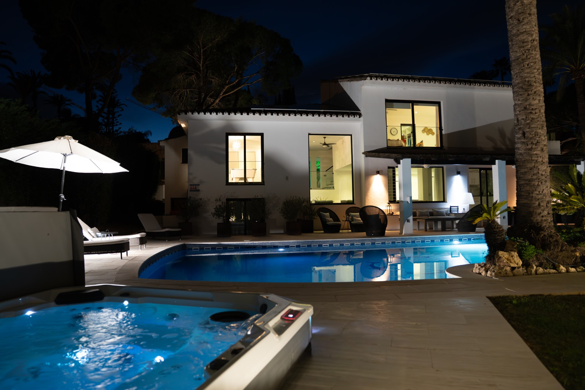 Spectacular contemporary 5 bedroom villa in Las Brisas