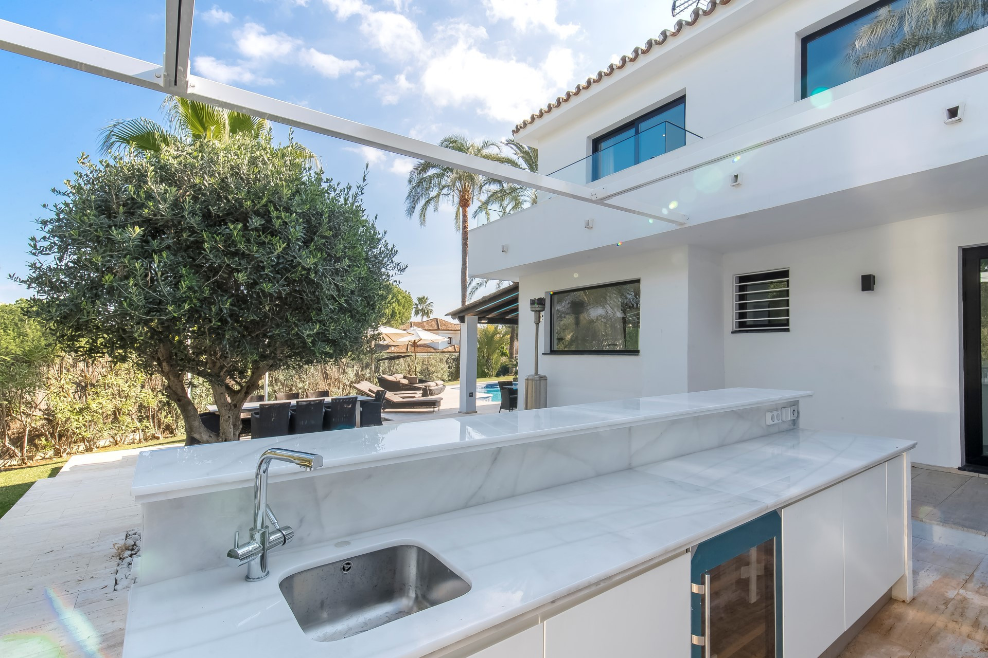 Spectacular contemporary villa for sale and rent in Las Brisas