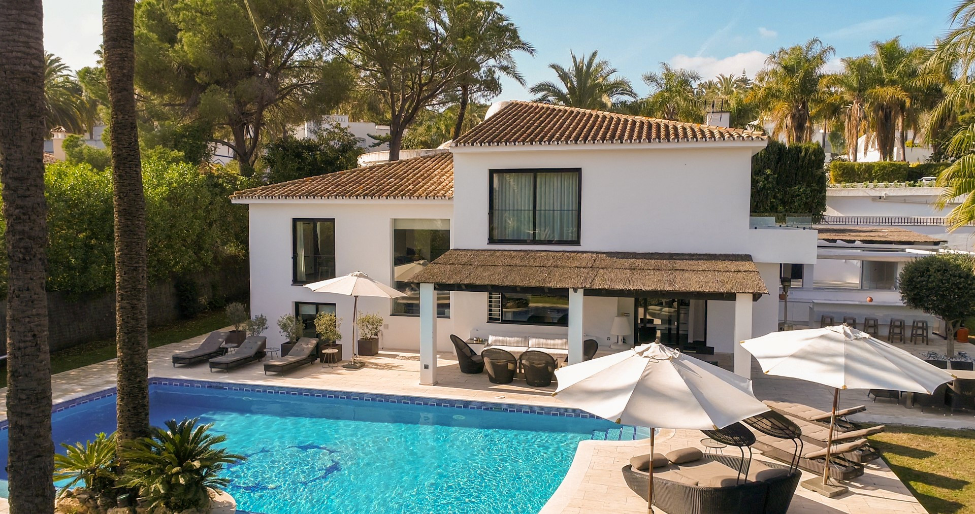 Spectacular contemporary villa for sale and rent in Las Brisas