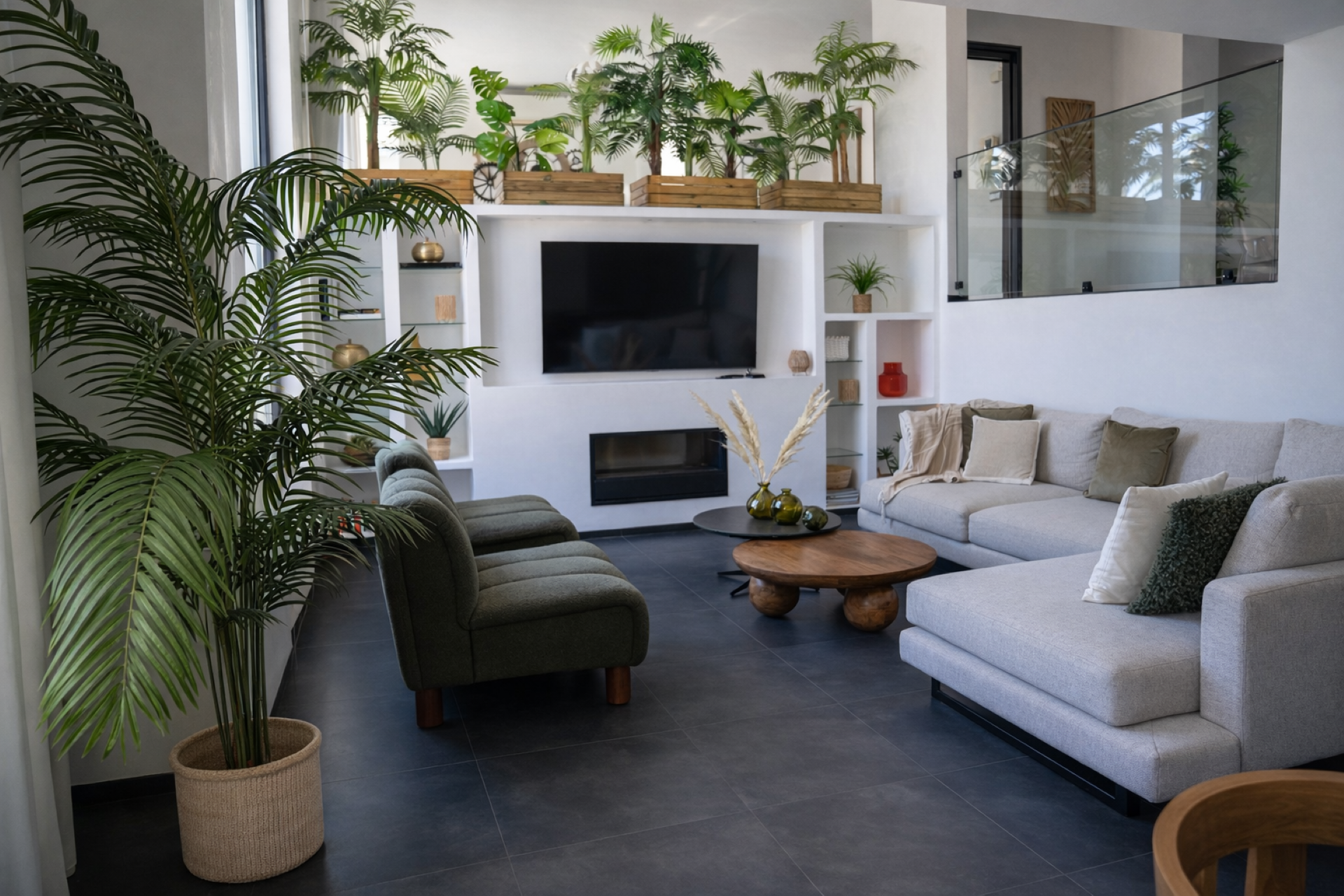 Spectacular contemporary 5 bedroom villa in Las Brisas