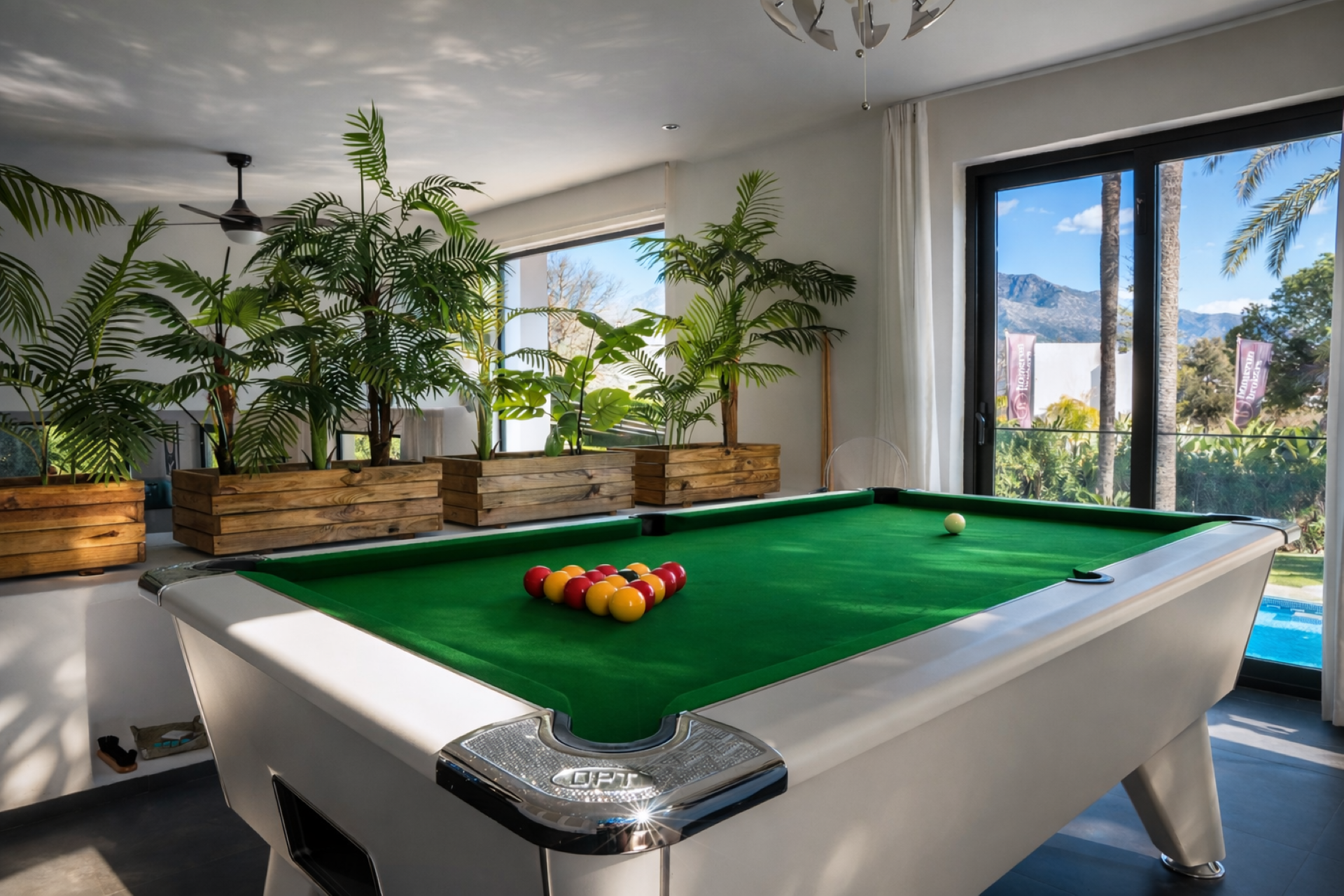 Spectacular contemporary 5 bedroom villa in Las Brisas