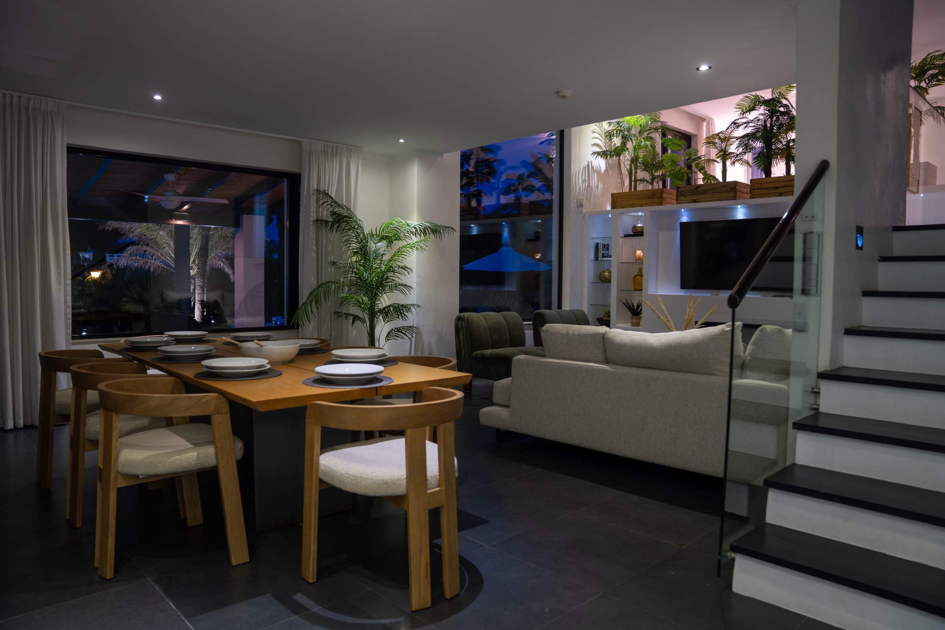 Spectacular contemporary 5 bedroom villa in Las Brisas