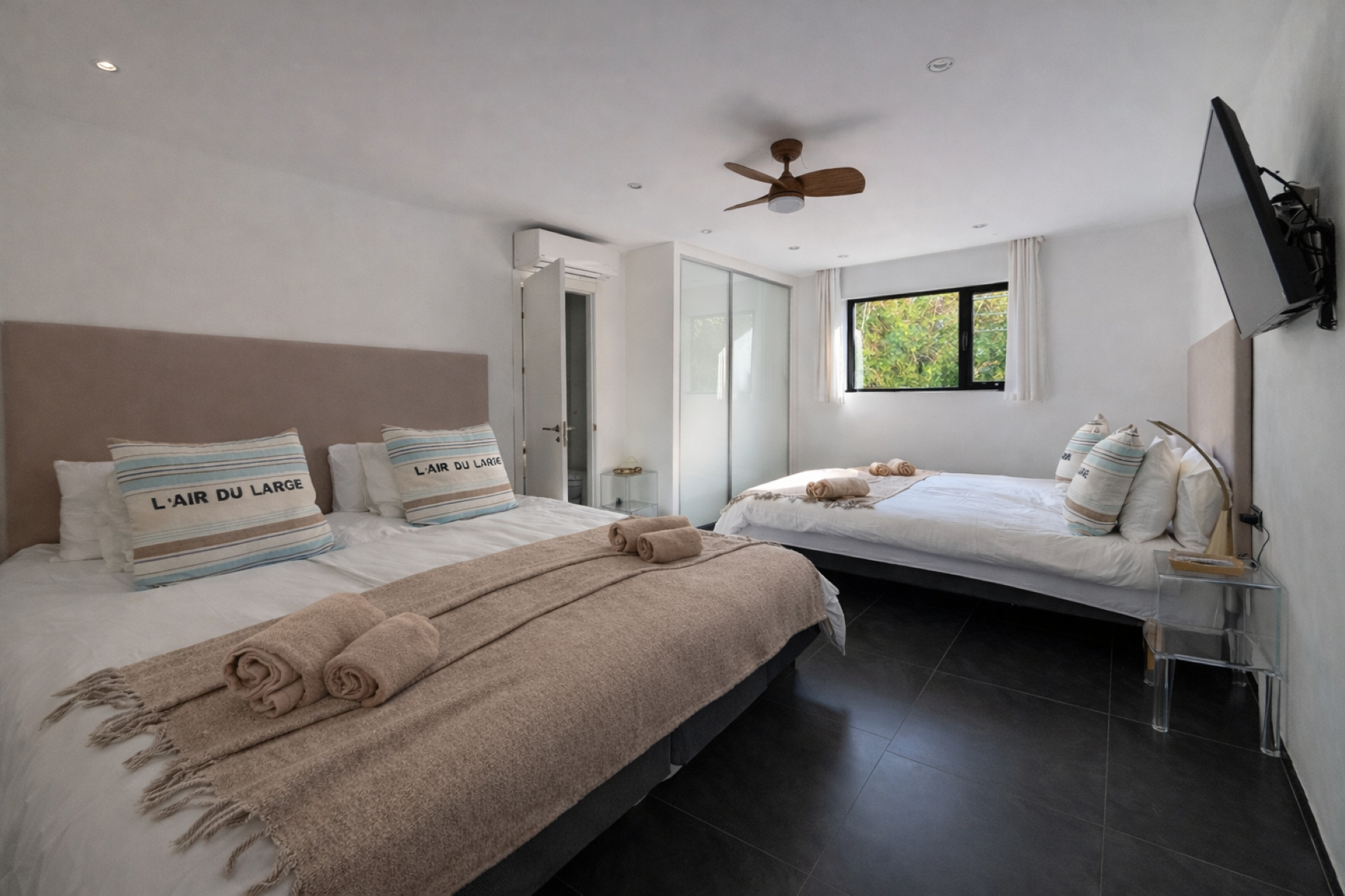 Spectacular contemporary 5 bedroom villa in Las Brisas