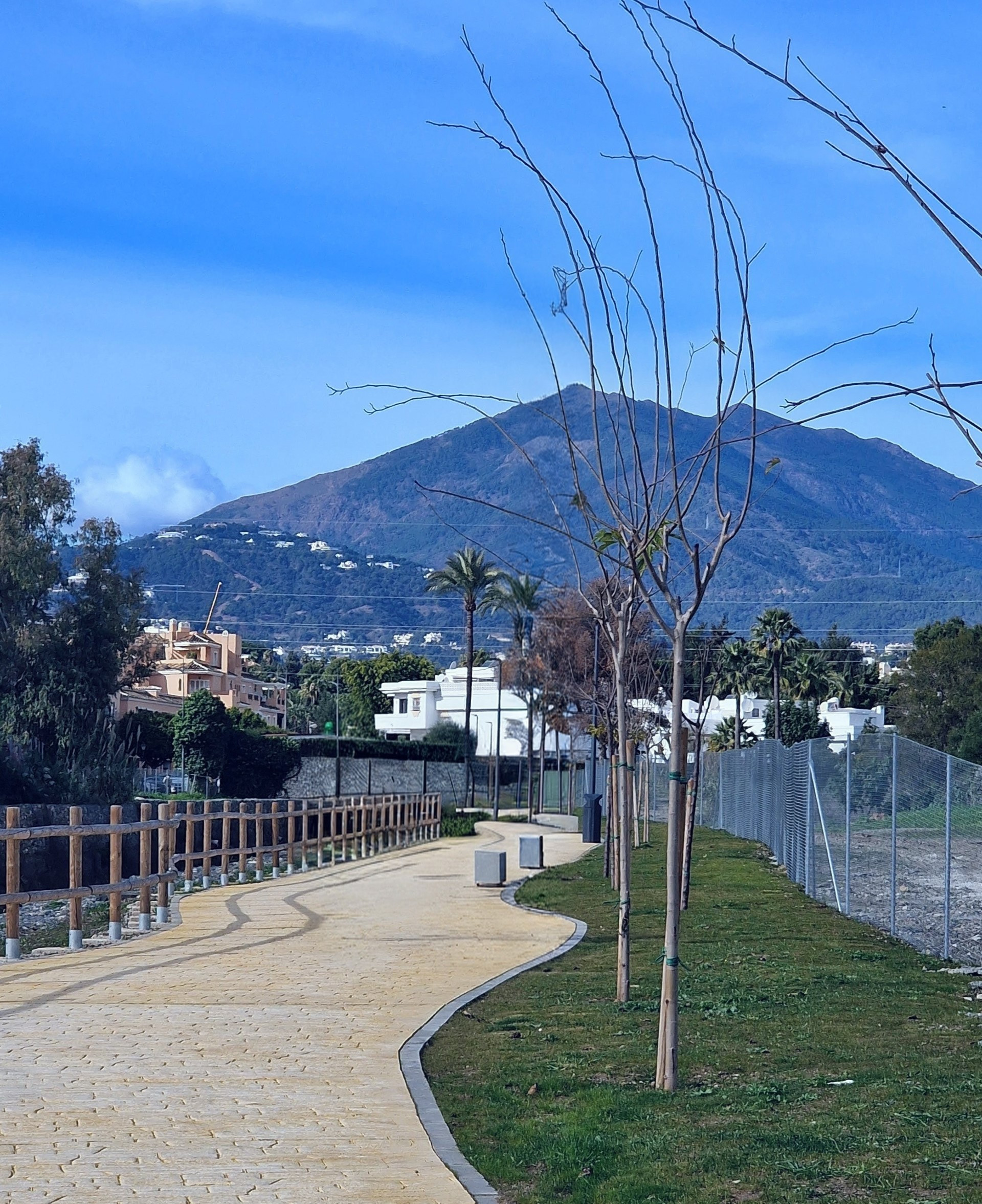 Spectacular contemporary 5 bedroom villa in Las Brisas