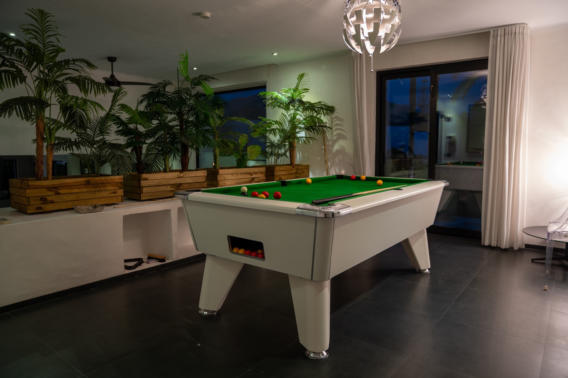 Spectacular contemporary 5 bedroom villa in Las Brisas