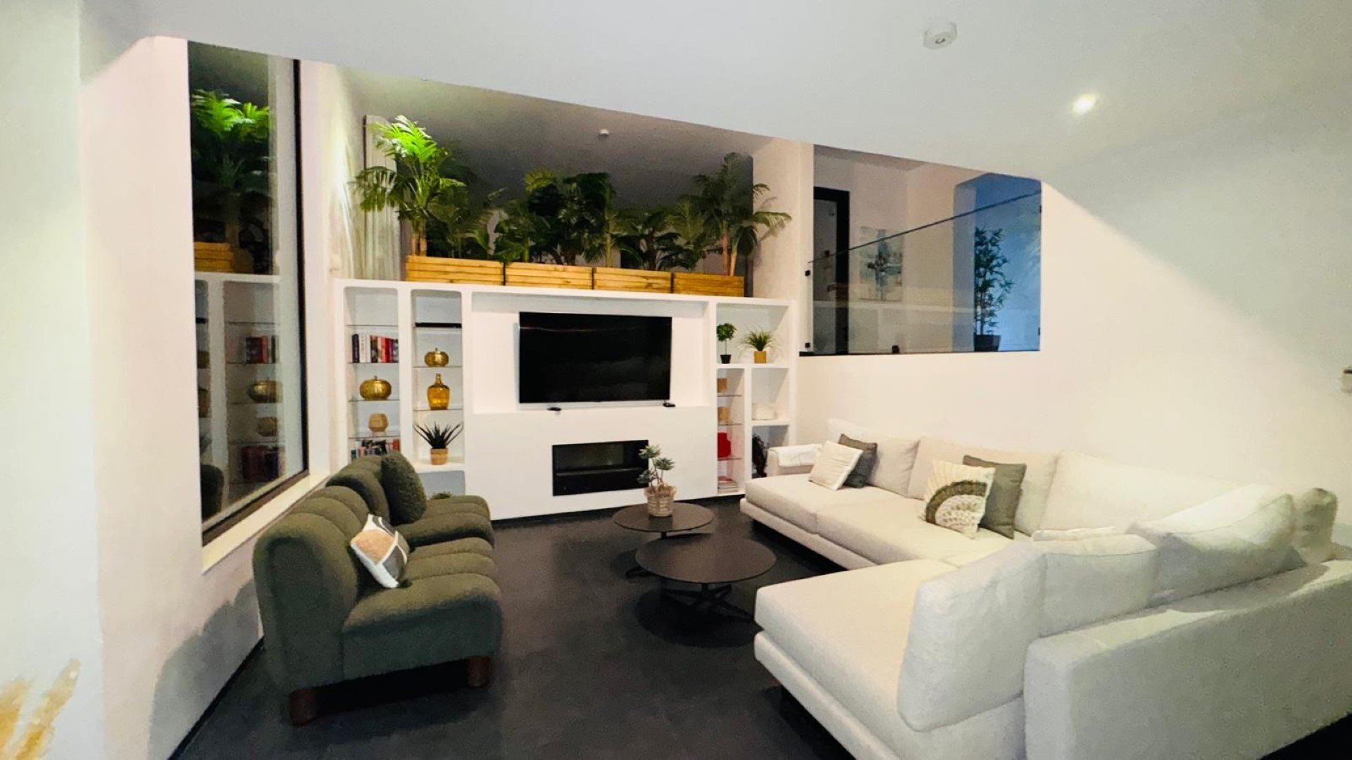 Espectacular villa contemporánea en venta y alquiler en Las Brisas