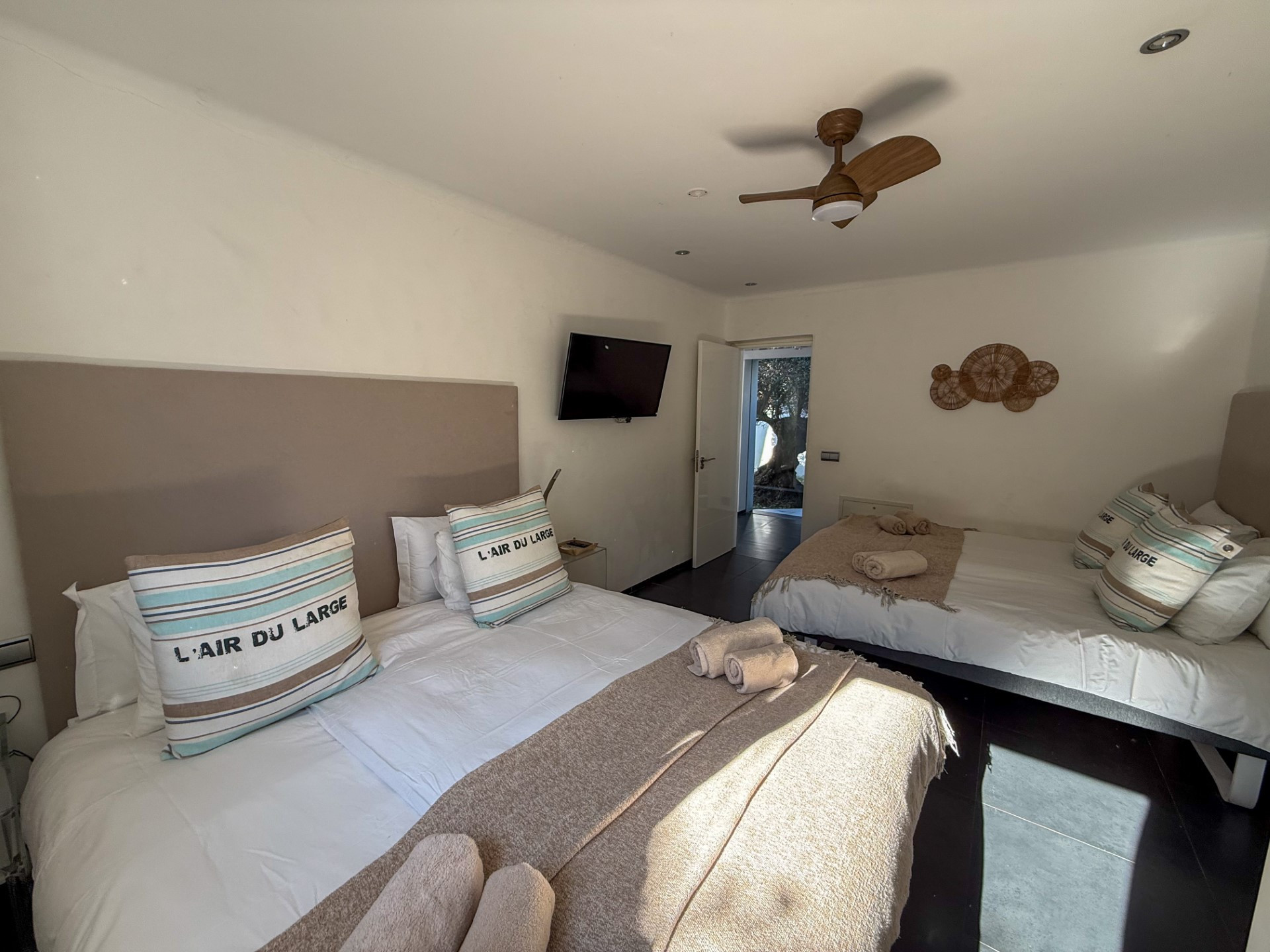 Spectacular contemporary 5 bedroom villa in Las Brisas