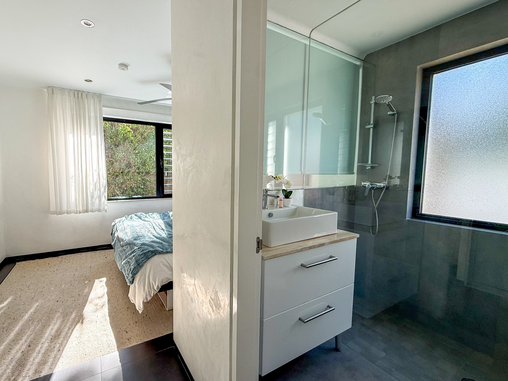 Spectacular contemporary 5 bedroom villa in Las Brisas