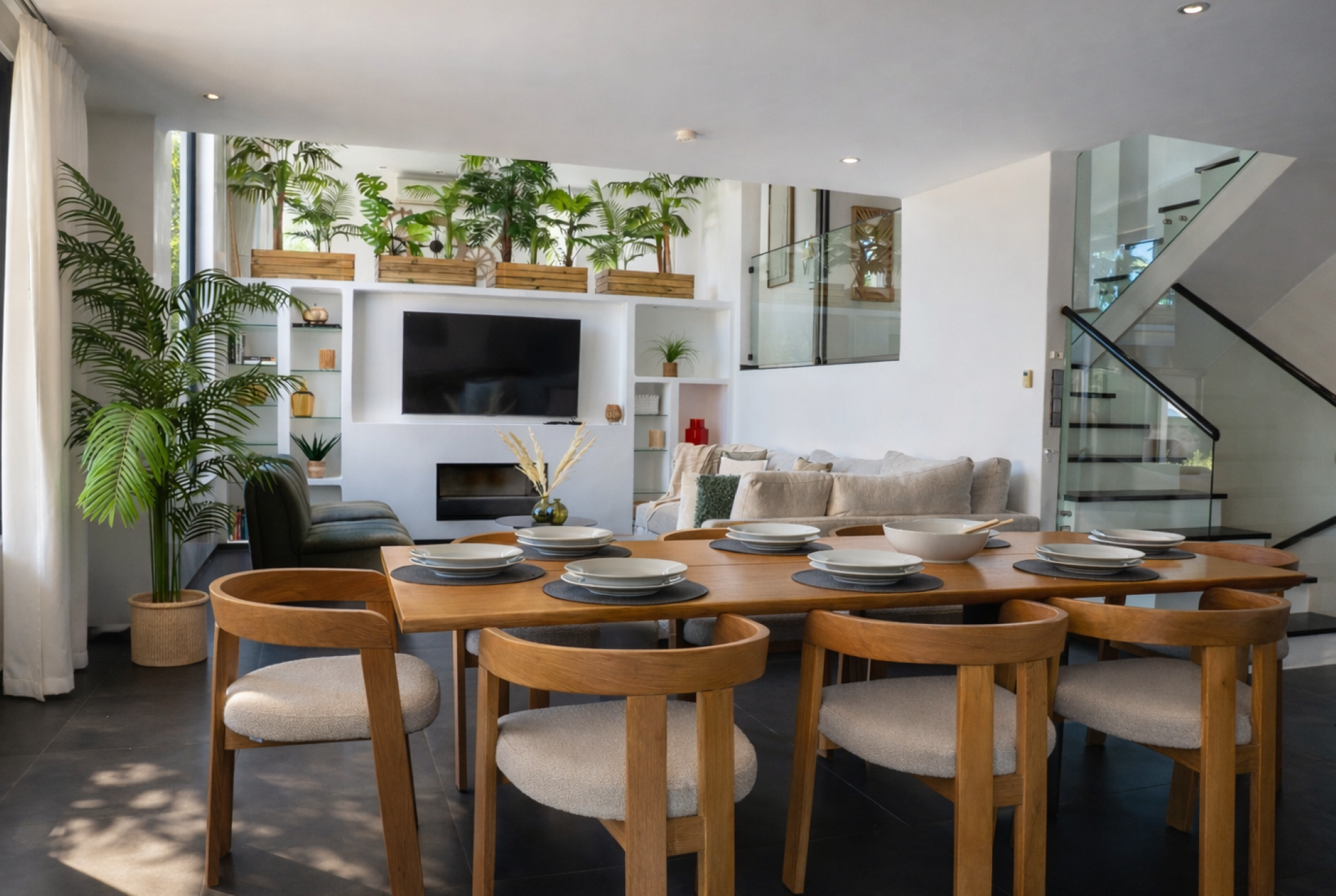 Spectacular contemporary 5 bedroom villa in Las Brisas