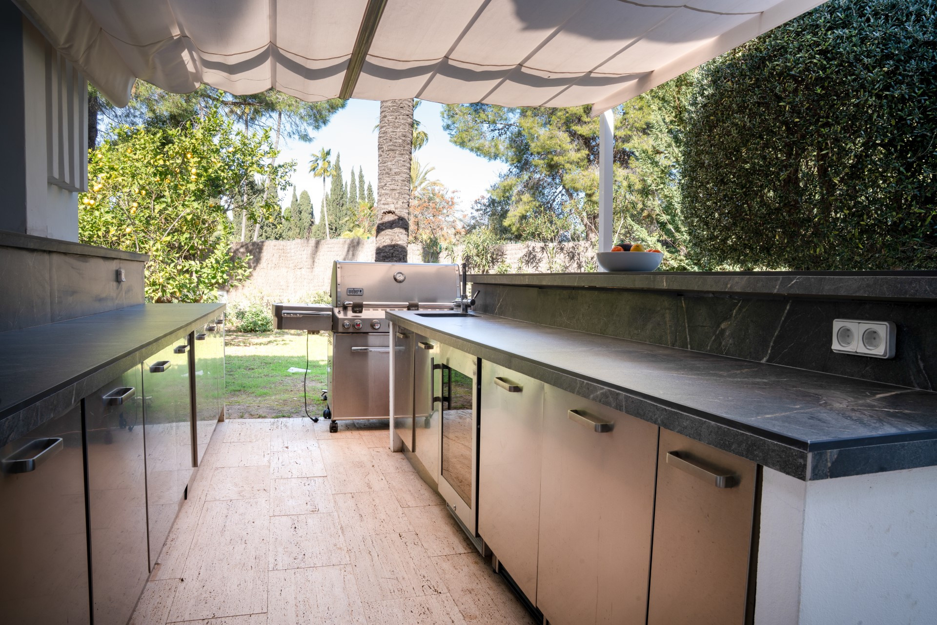 Spectacular contemporary 5 bedroom villa in Las Brisas