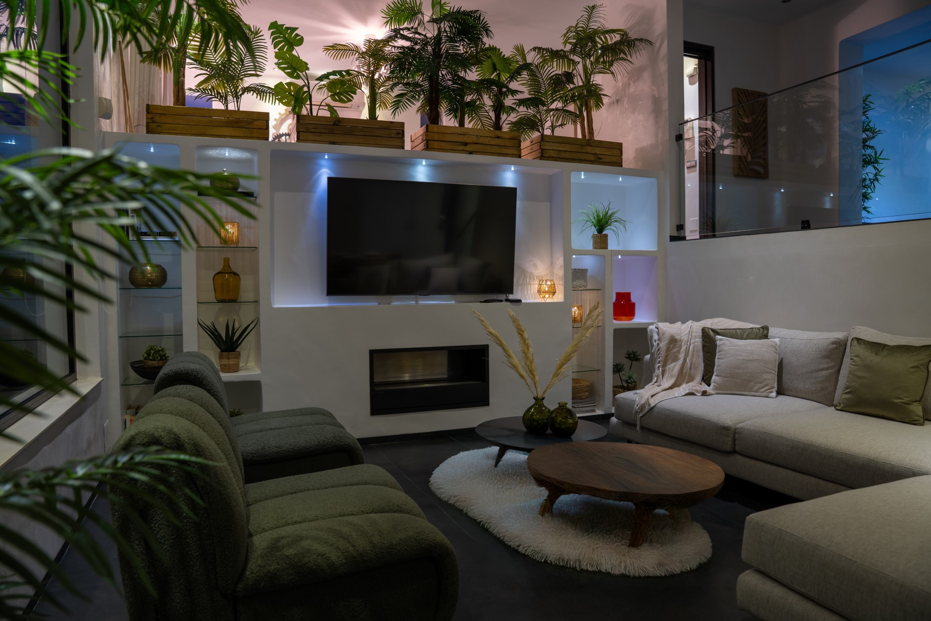 Spectacular contemporary 5 bedroom villa in Las Brisas