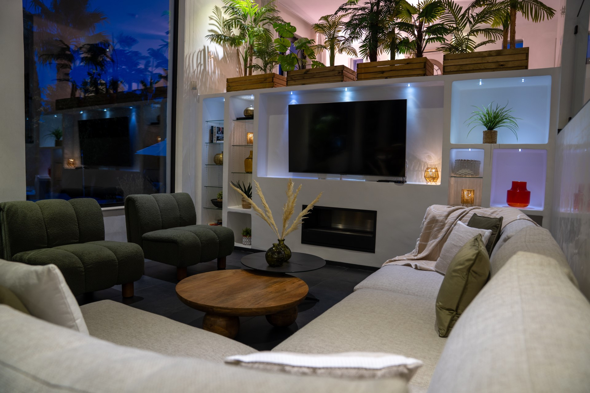 Spectacular contemporary 5 bedroom villa in Las Brisas