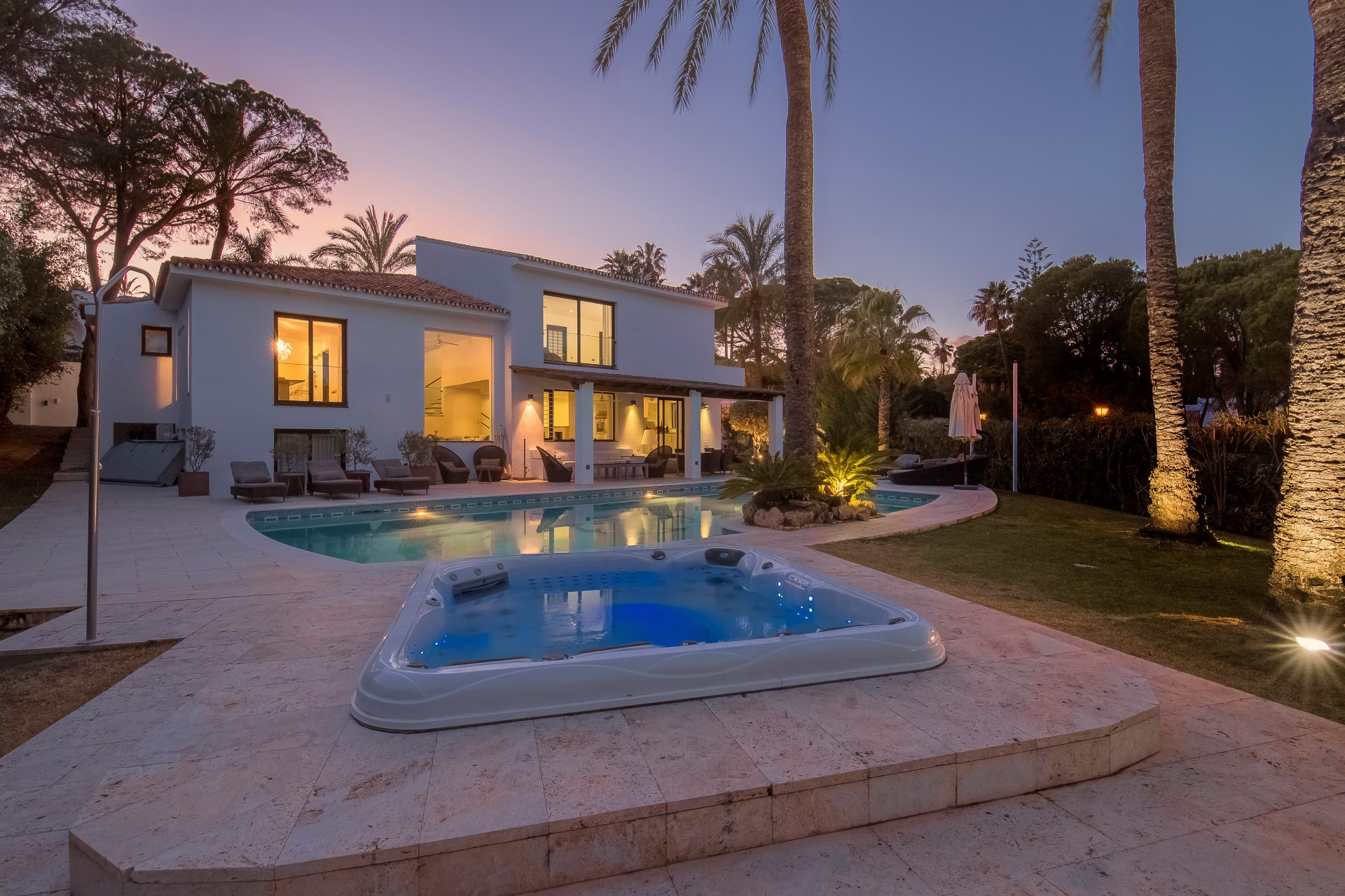 Spectacular contemporary villa for sale and rent in Las Brisas